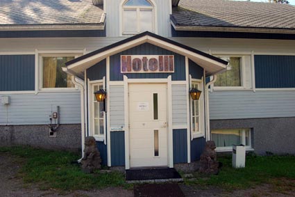Hotellivalaistus, Urkin Piilopirtti päivänäkymänä
